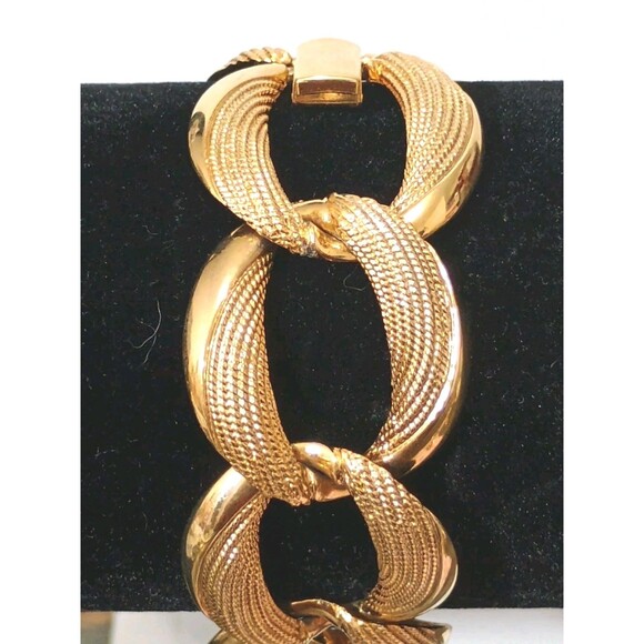 Napier Textured Gold Tone Link Bracelet Earring Vintage Set - Picture 3 of 8